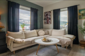 Modern and cosy, top floor!